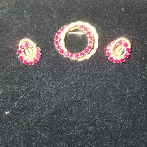 Park Lane Vintage Gold Tone Ruby Red Rhinestone Brooch Pin Earrings Set